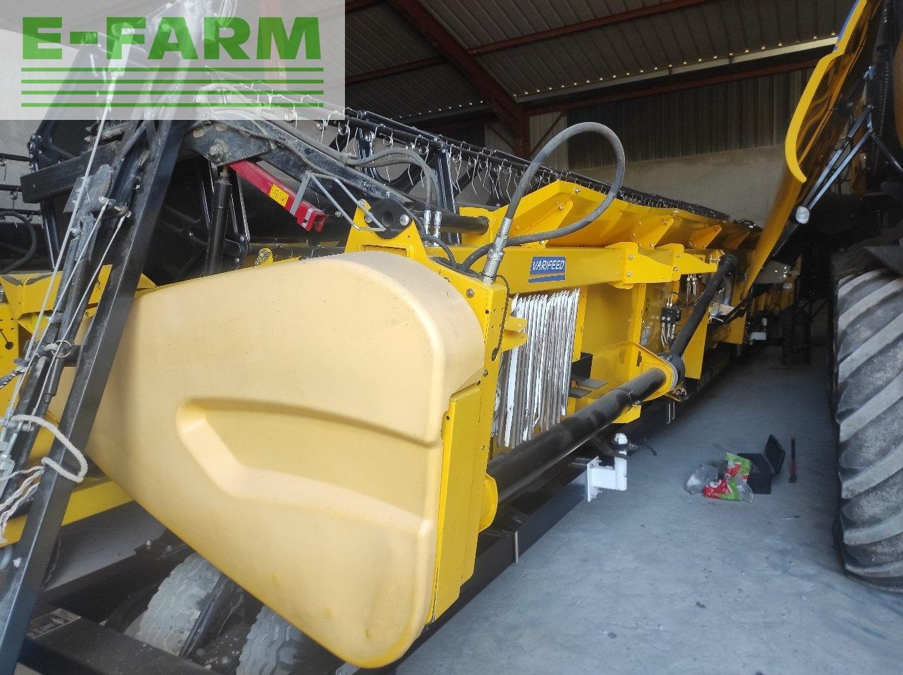 New Holland cr9.90 smart trax - Combine harvester: picture 5 New Holland cr9.90 smart trax - Combine harvester: picture 5