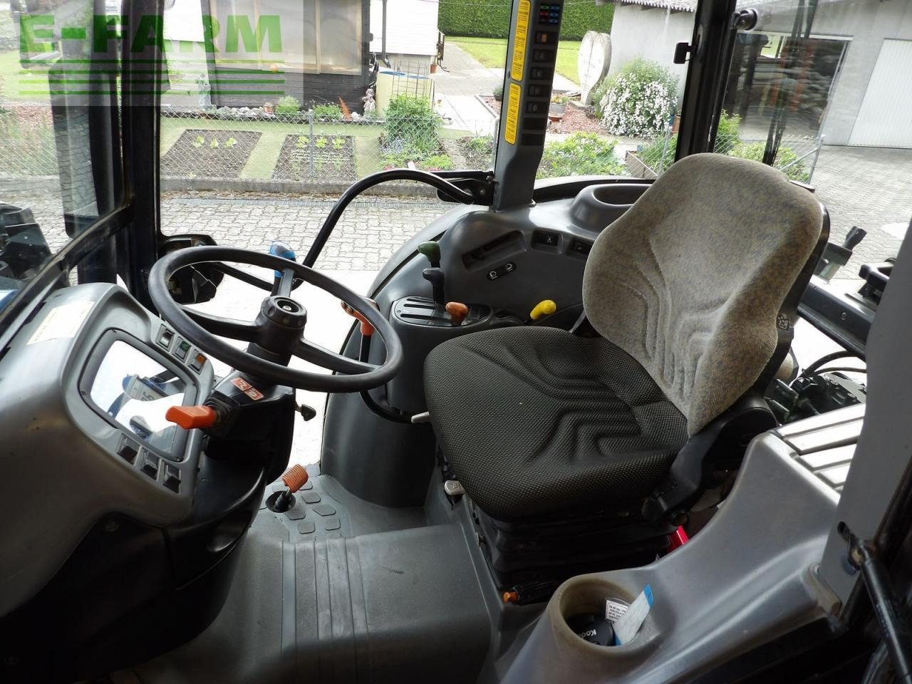 New Holland new holland tn 85 ss - Farm tractor: picture 5 New Holland new holland tn 85 ss - Farm tractor: picture 5