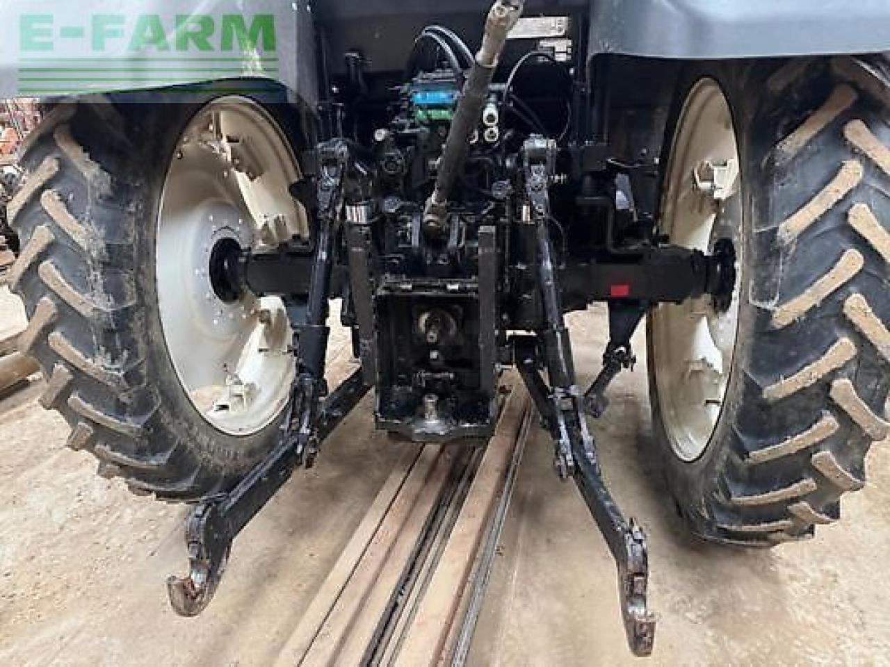 New Holland t6030 - Farm tractor: picture 5 New Holland t6030 - Farm tractor: picture 5