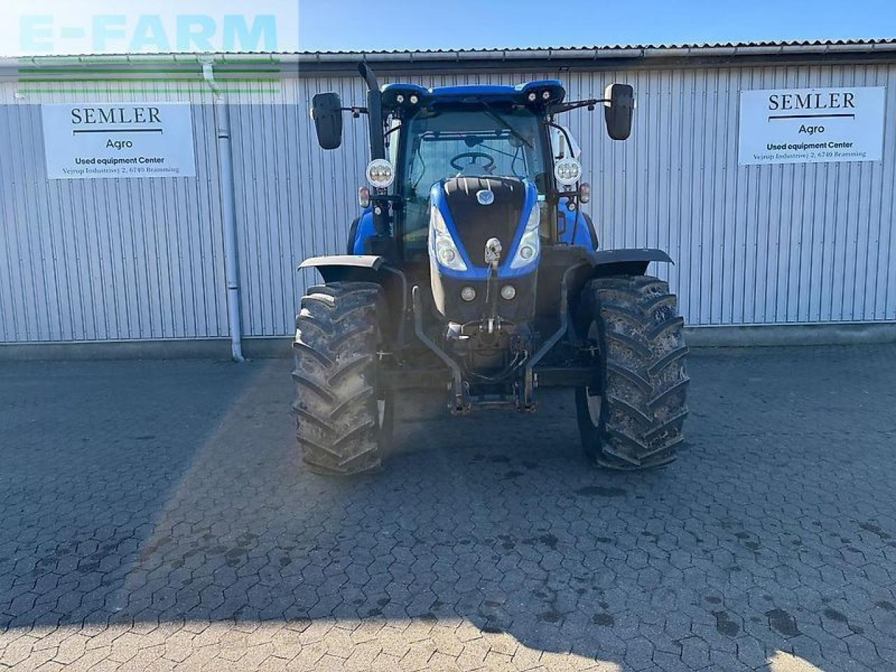 Farm tractor New Holland t7.175: picture 12