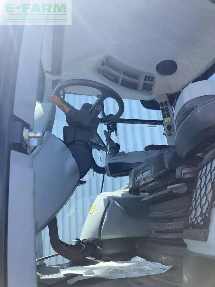 Farm tractor New Holland t7.270 auto command: picture 10