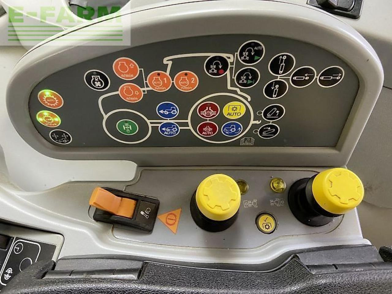 Farm tractor New Holland t7.275: picture 21