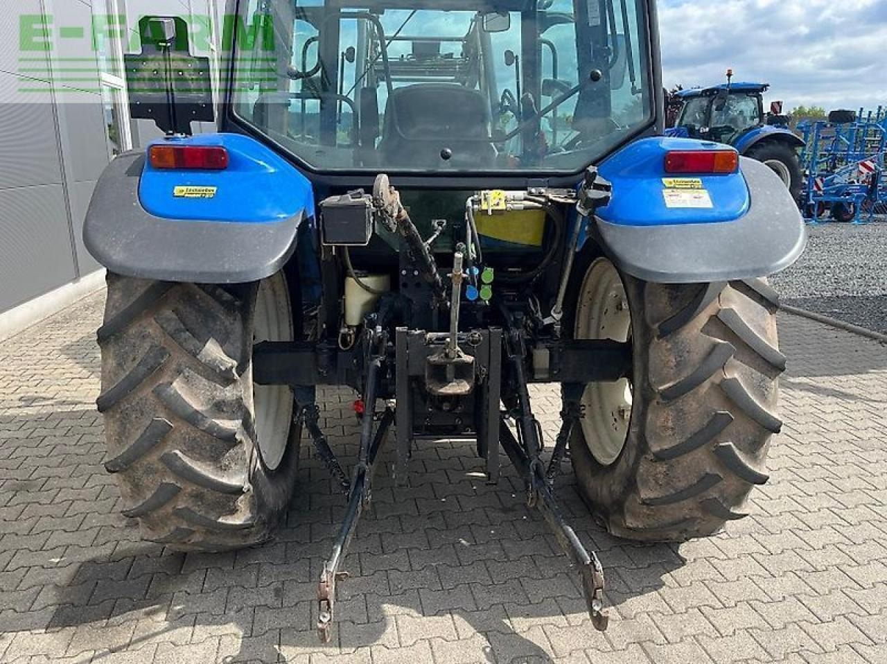 New Holland tl 90 a A - Farm tractor: picture 5 New Holland tl 90 a A - Farm tractor: picture 5