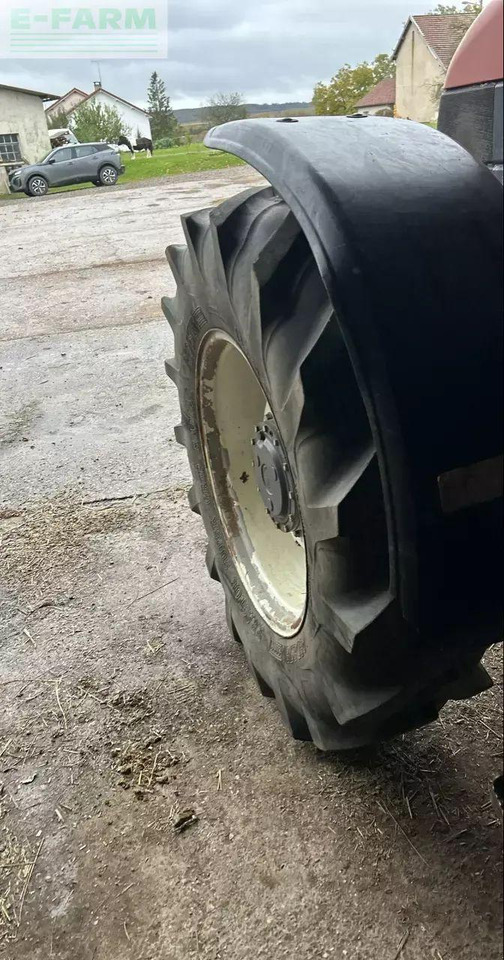 New Holland ts110 - Farm tractor: picture 5 New Holland ts110 - Farm tractor: picture 5