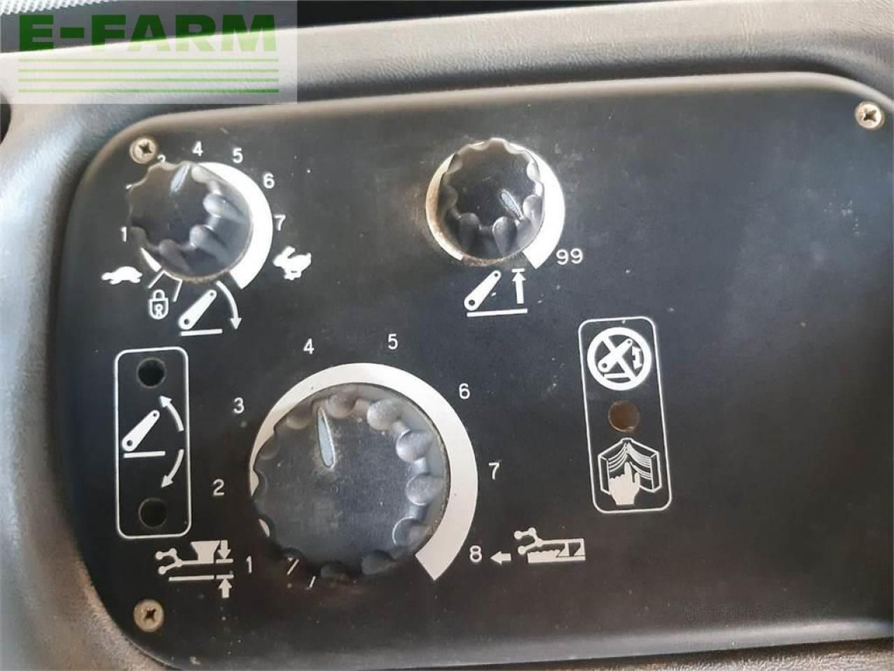 New Holland ts90 - Farm tractor: picture 4 New Holland ts90 - Farm tractor: picture 4