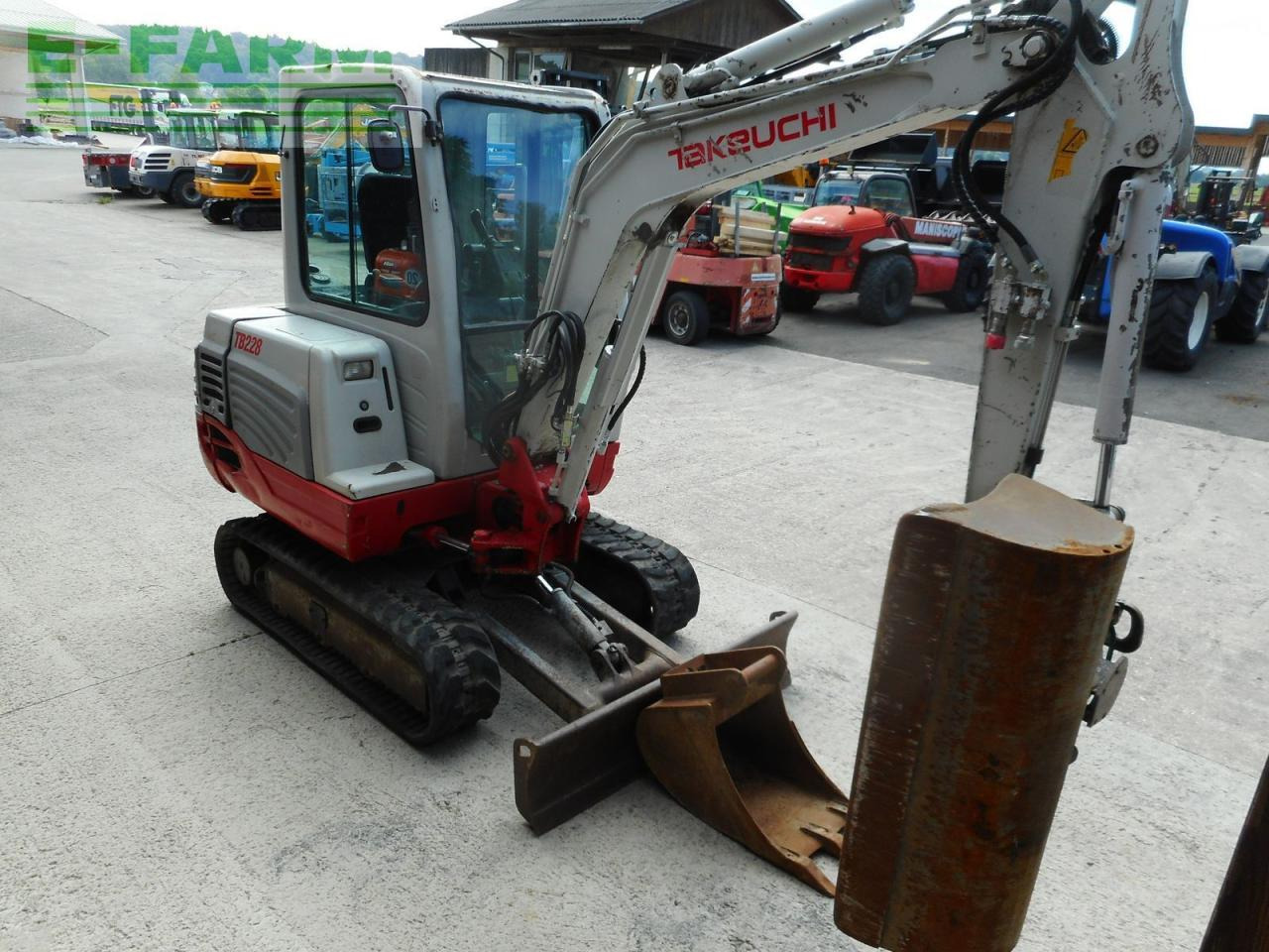 Takeuchi tb 228 ( 2.810kg ) powertilt - Mini excavator: picture 5 Takeuchi tb 228 ( 2.810kg ) powertilt - Mini excavator: picture 5