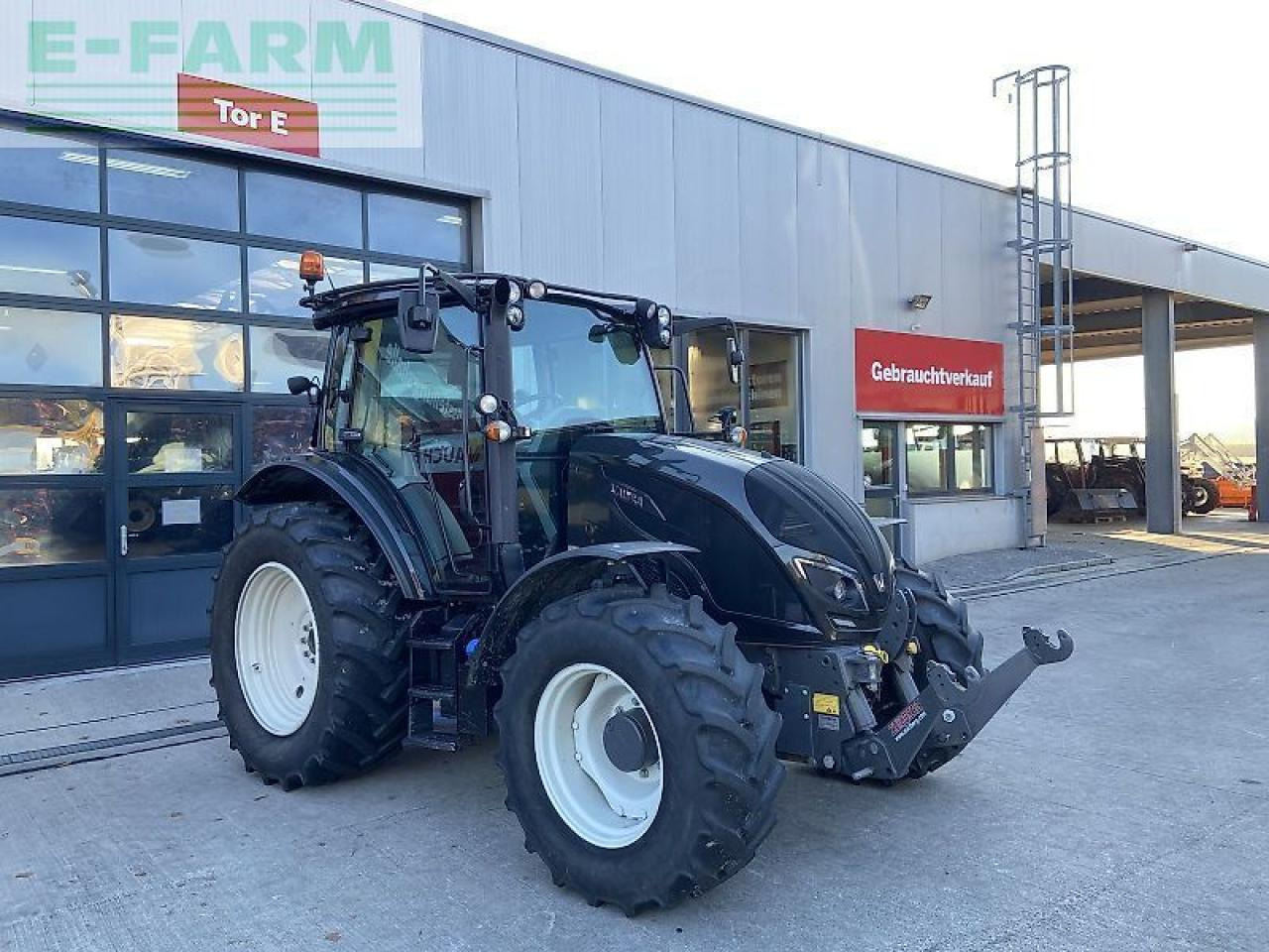 Valtra a 114 - Farm tractor: picture 3 Valtra a 114 - Farm tractor: picture 3