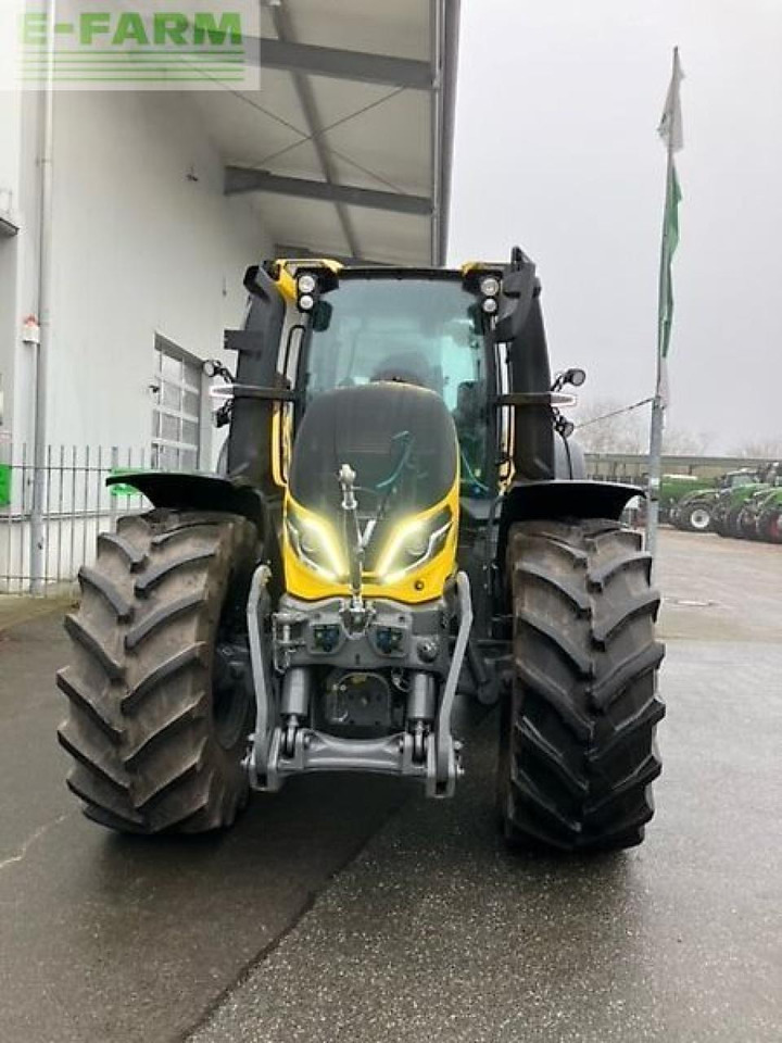 Valtra q305 - Farm tractor: picture 2 Valtra q305 - Farm tractor: picture 2
