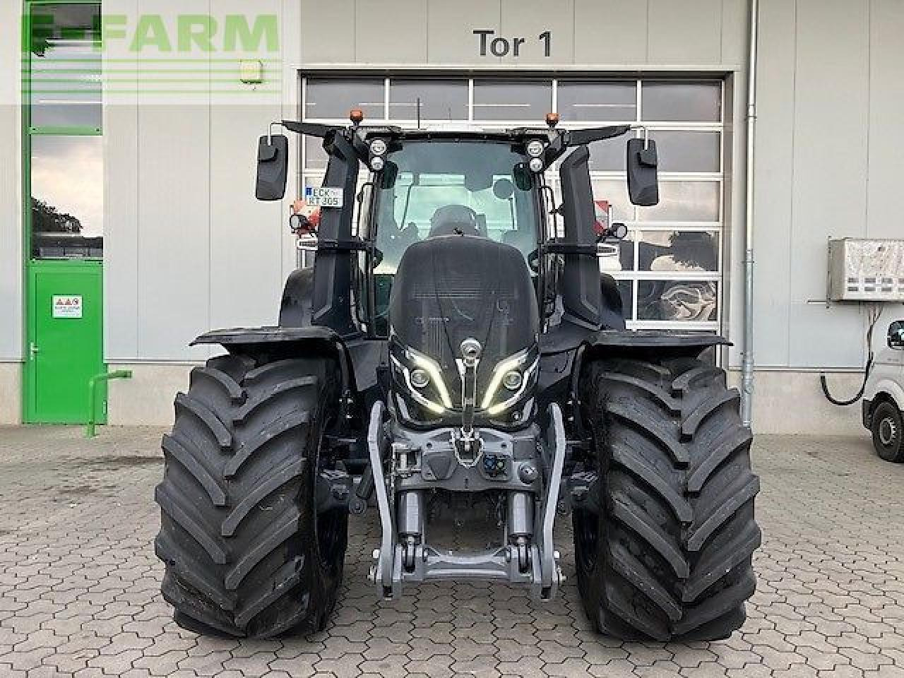 Valtra q305 - Farm tractor: picture 5 Valtra q305 - Farm tractor: picture 5