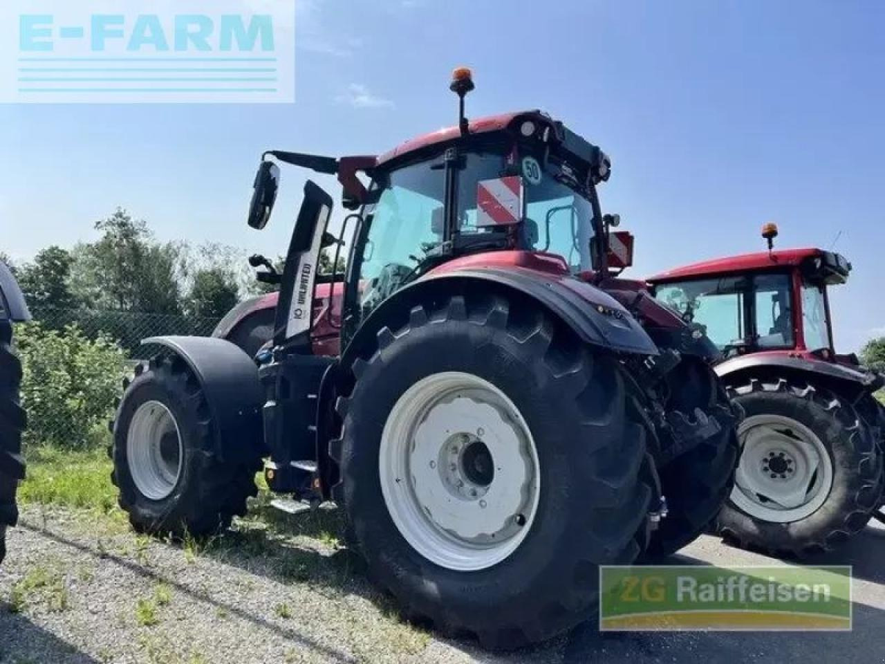 Valtra q305 - Farm tractor: picture 2 Valtra q305 - Farm tractor: picture 2