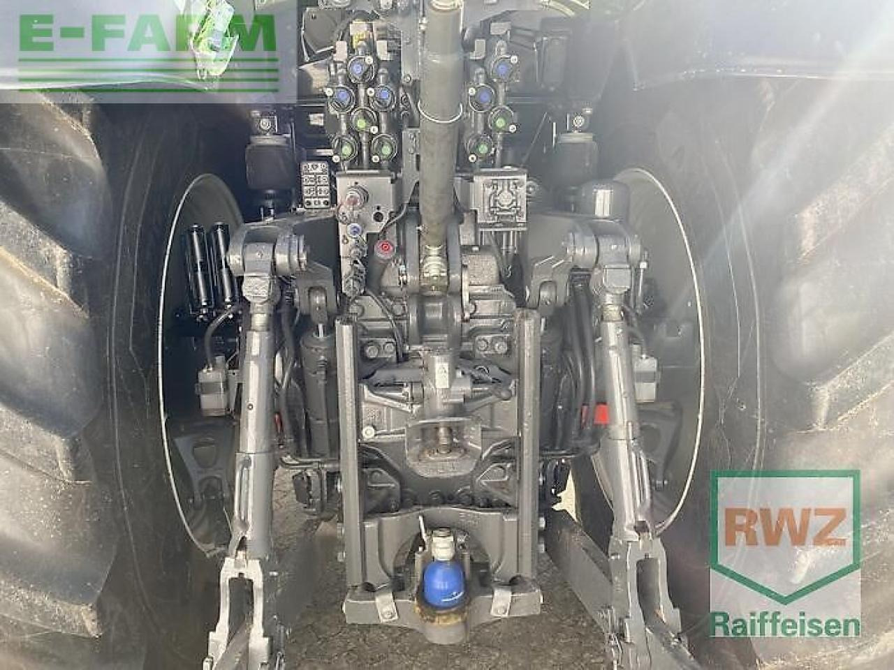 Valtra q305 - Farm tractor: picture 4 Valtra q305 - Farm tractor: picture 4