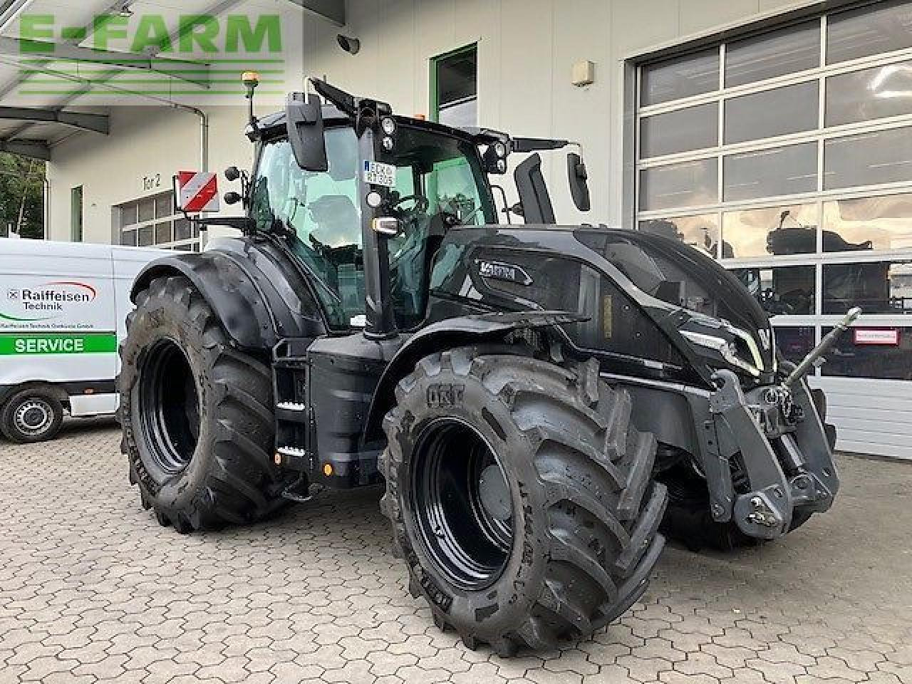 Valtra q305 - Farm tractor: picture 1 Valtra q305 - Farm tractor: picture 1