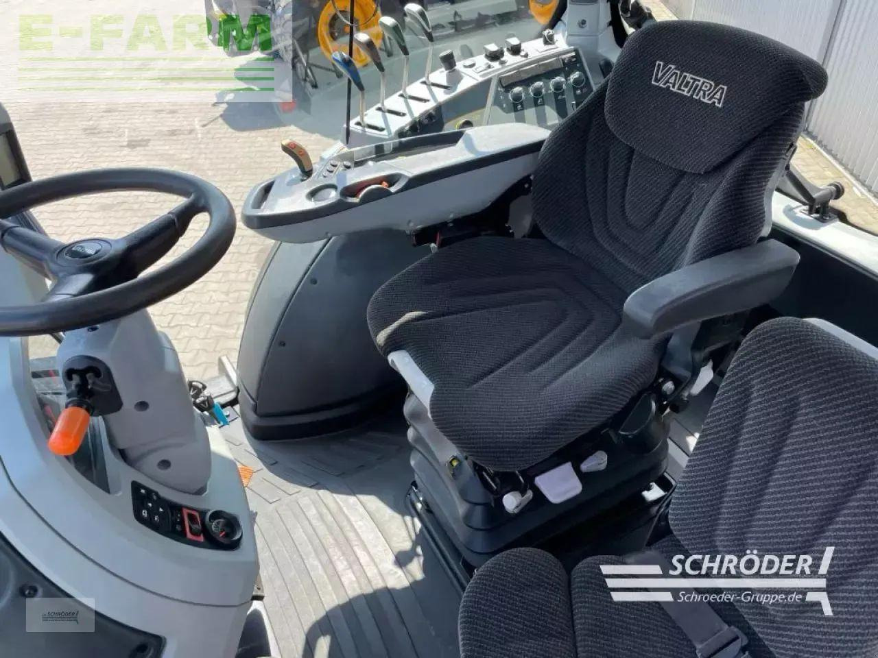 Farm tractor Valtra t 174 ea: picture 10