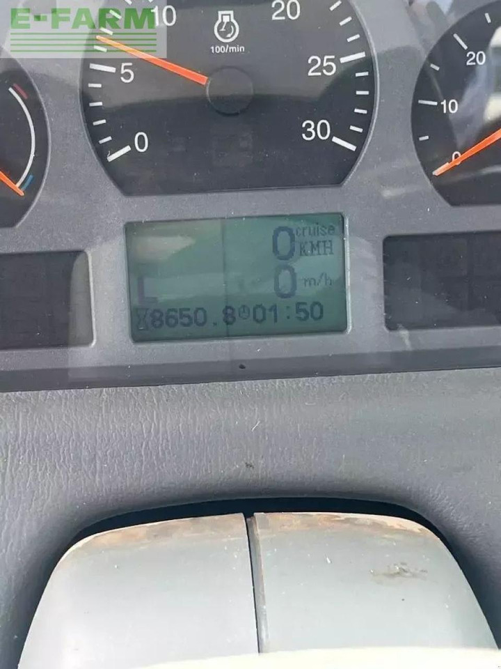 Farm tractor Valtra t 202 d: picture 16