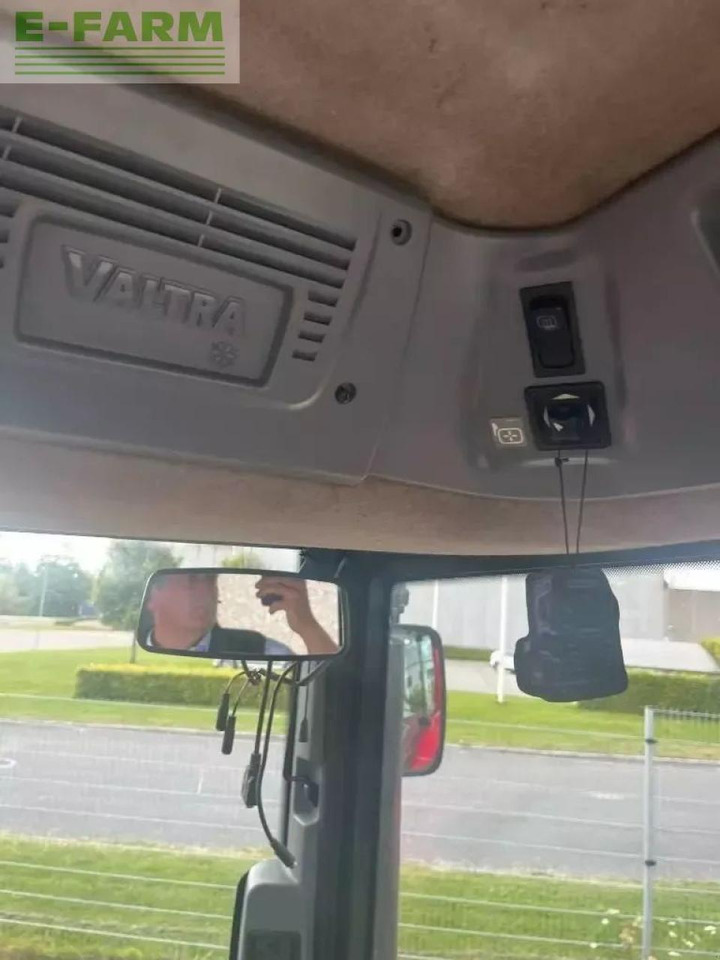 Farm tractor Valtra t 202 d: picture 24