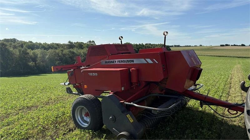 Massey Ferguson 1839 Småballe presser - Bale wrapper: picture 2 Massey Ferguson 1839 Småballe presser - Bale wrapper: picture 2