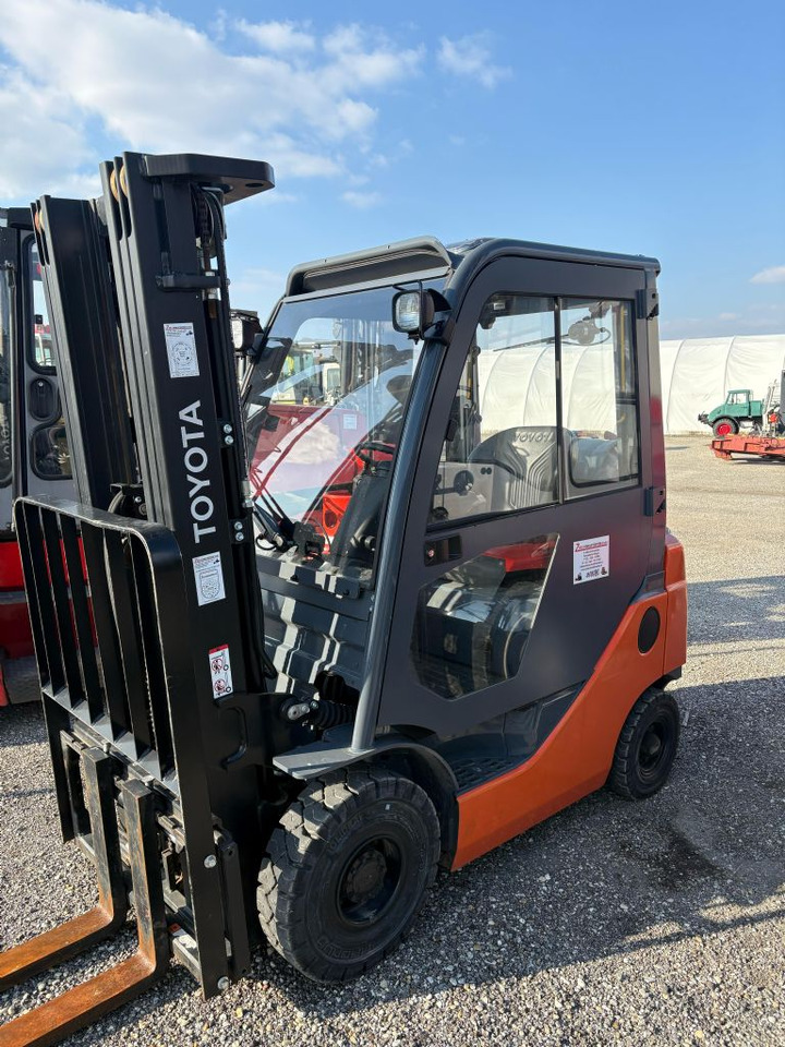 Toyota Tonero 02-8FGF15 - Forklift: picture 2 Toyota Tonero 02-8FGF15 - Forklift: picture 2