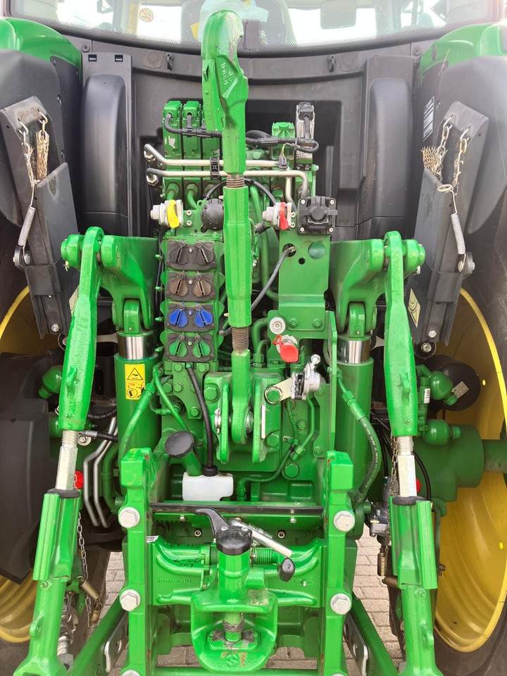 John Deere 6R 175 - Farm tractor: picture 2 John Deere 6R 175 - Farm tractor: picture 2