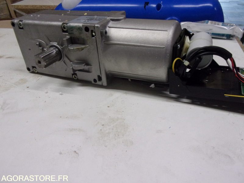 15 MOTEURS pour automatisme a double sortie neufs - Tool/ Equipment: picture 3 15 MOTEURS pour automatisme a double sortie neufs - Tool/ Equipment: picture 3