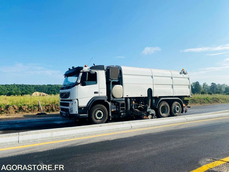 2 BALAYEUSES 6 ROUES - VOLVO - FMFH - - Road sweeper: picture 2 2 BALAYEUSES 6 ROUES - VOLVO - FMFH - - Road sweeper: picture 2