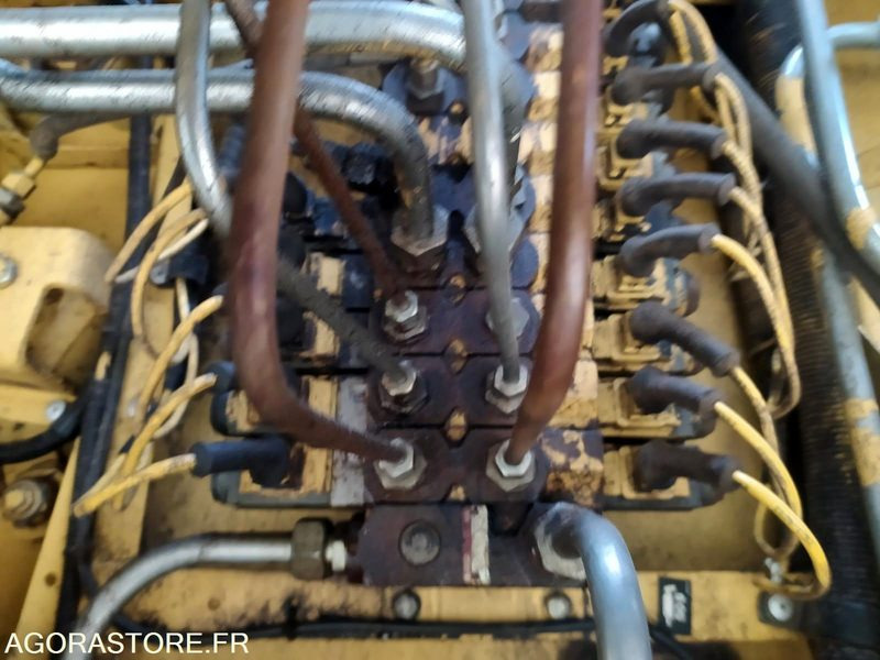 MOISSONNEUSE BATTEUSE NEW HOLLAND - 1997 - MOTEUR 4140H ET BATTEUR 5260H - Agricultural machinery: picture 5 MOISSONNEUSE BATTEUSE NEW HOLLAND - 1997 - MOTEUR 4140H ET BATTEUR 5260H - Agricultural machinery: picture 5