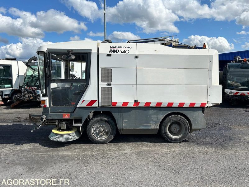 BALAYEUSE DE VOIRIE - MATHIEU RAVO C 540 - 2005 - 16 210 H - Road sweeper: picture 3 BALAYEUSE DE VOIRIE - MATHIEU RAVO C 540 - 2005 - 16 210 H - Road sweeper: picture 3