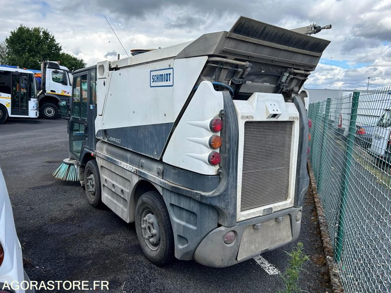 BALAYEUSE DE VOIRIE - SCHMIDT SWINGO 200 - 8 084 HEURES - 2012 - Road sweeper: picture 5 BALAYEUSE DE VOIRIE - SCHMIDT SWINGO 200 - 8 084 HEURES - 2012 - Road sweeper: picture 5