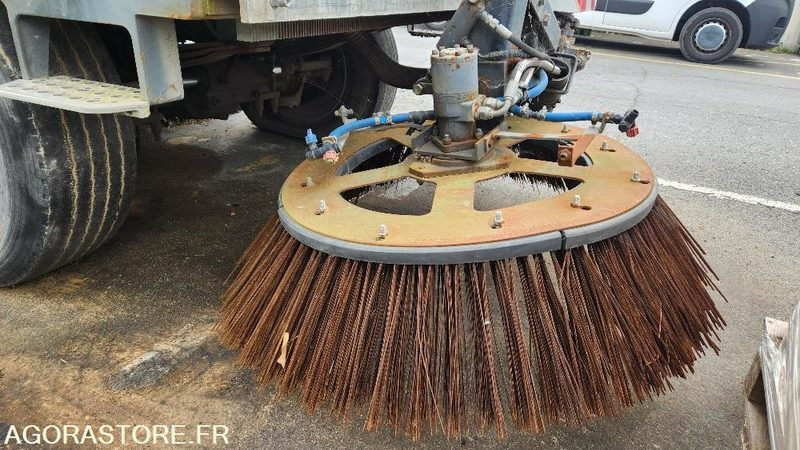 BALAYEUSE RAMASSEUSE DULEVO 5000 - Road sweeper: picture 4 BALAYEUSE RAMASSEUSE DULEVO 5000 - Road sweeper: picture 4