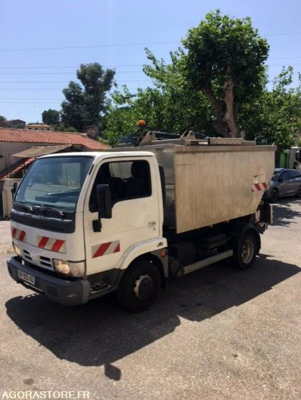 BOM ALU PROVENCE BENNES NISSAN CABSTAR 2005 3T5 PERMIS B - Tipper van: picture 1 BOM ALU PROVENCE BENNES NISSAN CABSTAR 2005 3T5 PERMIS B - Tipper van: picture 1