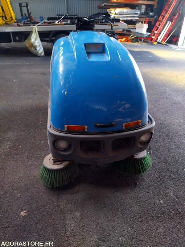 Balayeuse aspiratrice de trottoirs TENNANT LITTER HAWK 4100 - Road sweeper: picture 5 Balayeuse aspiratrice de trottoirs TENNANT LITTER HAWK 4100 - Road sweeper: picture 5