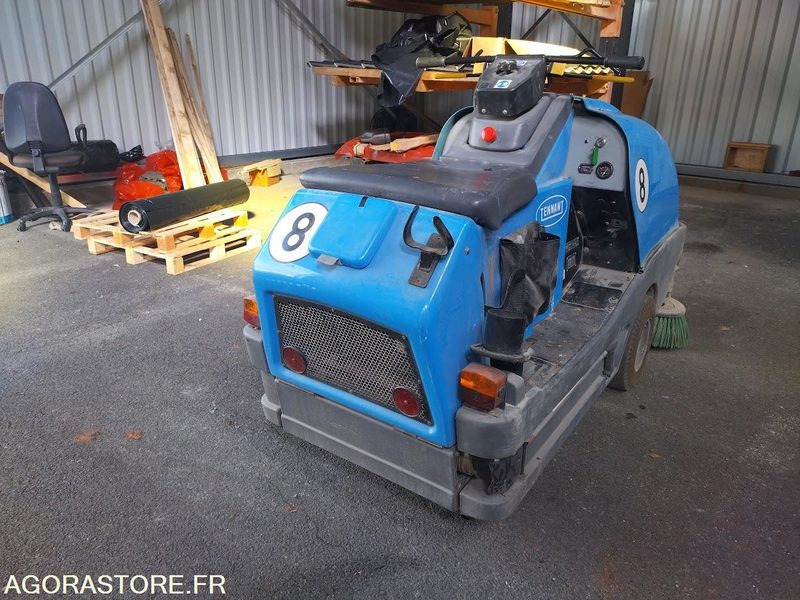 Balayeuse aspiratrice de trottoirs TENNANT LITTER HAWK 4100 - Road sweeper: picture 2 Balayeuse aspiratrice de trottoirs TENNANT LITTER HAWK 4100 - Road sweeper: picture 2