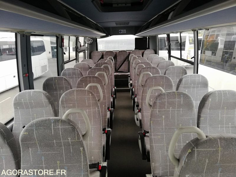 Car Isuzu Turquoise - 2017 - 110 000 km - School bus: picture 5 Car Isuzu Turquoise - 2017 - 110 000 km - School bus: picture 5