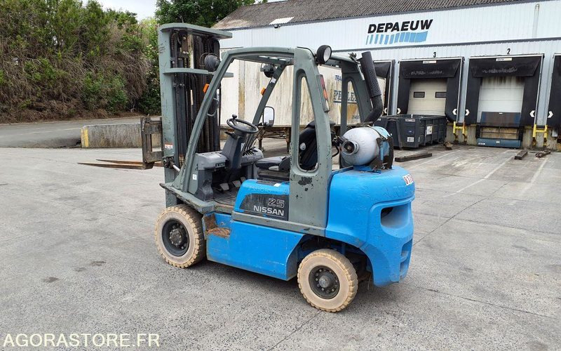 Chariot élévateur frontal GAZ Nissan 2827 heures Triplex UD02A25PQ - 3F550 - LPG forklift: picture 2 Chariot élévateur frontal GAZ Nissan 2827 heures Triplex UD02A25PQ - 3F550 - LPG forklift: picture 2