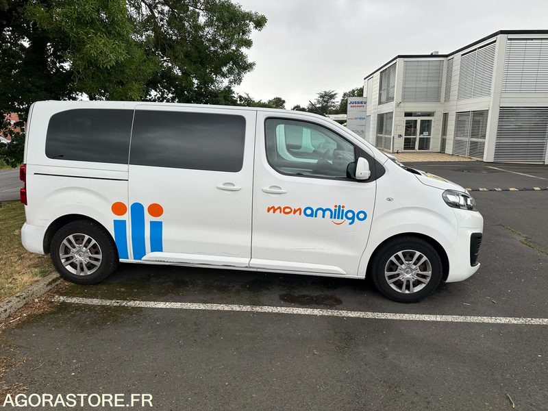 EM-645-ZF - Roulant - VP - 9 Places - Jumpy SPACE TOURER - 210 716 Kms - Minibus, Passenger van: picture 1 EM-645-ZF - Roulant - VP - 9 Places - Jumpy SPACE TOURER - 210 716 Kms - Minibus, Passenger van: picture 1