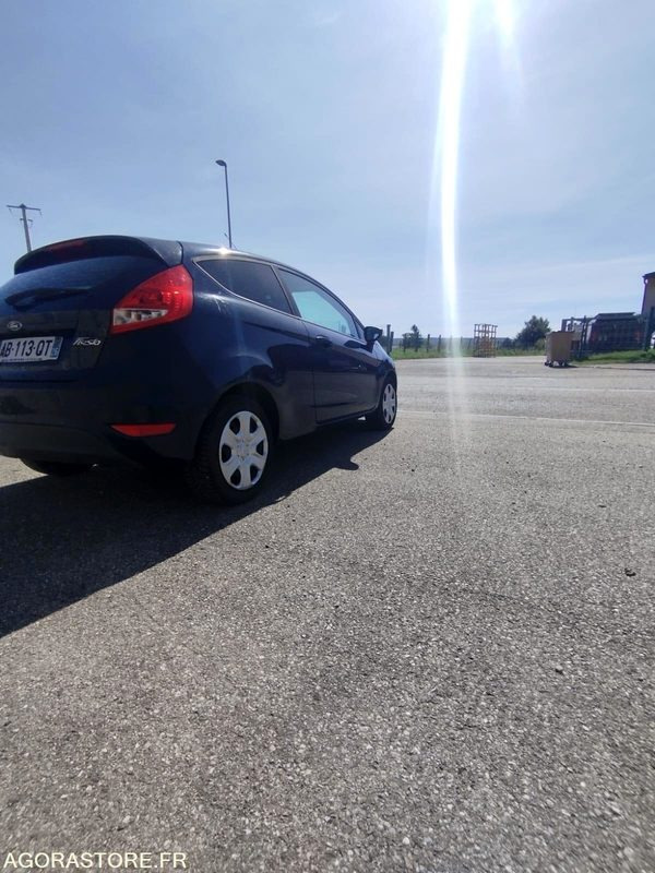 FORD FIESTA 1.4 TDCI DIESEL - ANNEE 2009 - 168000 KMS - 5 PLACES - Car: picture 4 FORD FIESTA 1.4 TDCI DIESEL - ANNEE 2009 - 168000 KMS - 5 PLACES - Car: picture 4