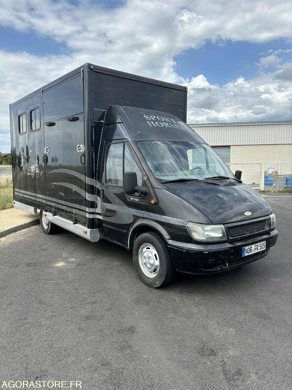 Fourgon FORD - Transport de 2 Chevaux - 2004 - 137 510 KM - Panel van: picture 2 Fourgon FORD - Transport de 2 Chevaux - 2004 - 137 510 KM - Panel van: picture 2