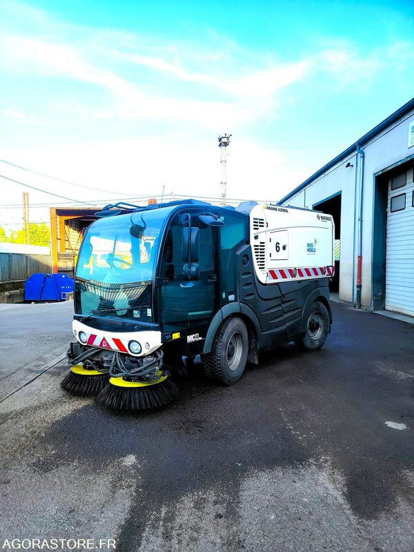 GRAND AZURA MC420 - Road sweeper: picture 2 GRAND AZURA MC420 - Road sweeper: picture 2