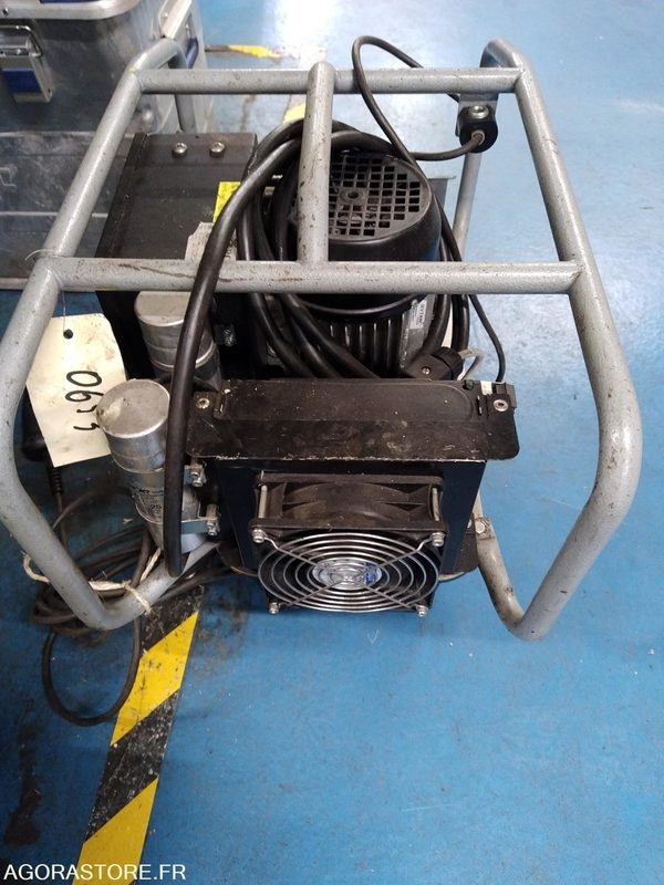 GROUPE HYDRAULIQUE POUR SERRAGE - Tool/ Equipment: picture 2 GROUPE HYDRAULIQUE POUR SERRAGE - Tool/ Equipment: picture 2