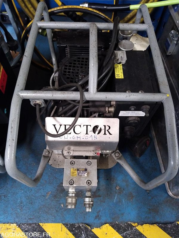 GROUPE HYDRAULIQUE POUR SERRAGE - Tool/ Equipment: picture 1 GROUPE HYDRAULIQUE POUR SERRAGE - Tool/ Equipment: picture 1