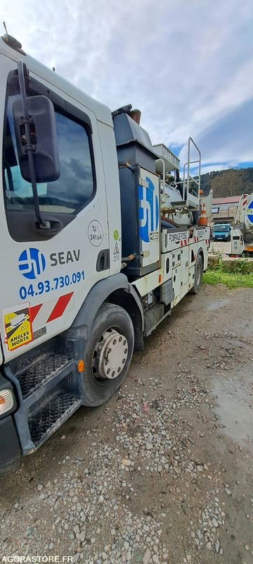 HYDROCUREUR RIVARD RENAULT 2006 CK577XS (VENTE UNIQUEMENT EXPORT) - Vacuum truck: picture 3 HYDROCUREUR RIVARD RENAULT 2006 CK577XS (VENTE UNIQUEMENT EXPORT) - Vacuum truck: picture 3