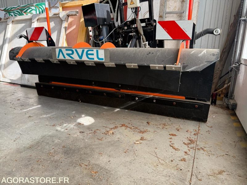 LAME A NEIGE AVEC FIXATION - Snow plough: picture 1 LAME A NEIGE AVEC FIXATION - Snow plough: picture 1