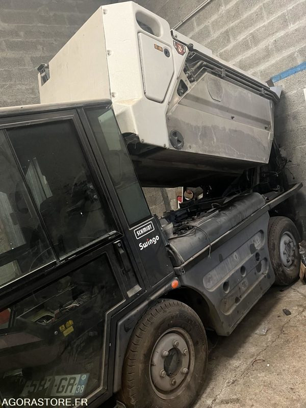 LOT DE DEUX BALAYEUSE SCHMIDT SWINGO 2001 ET 2003 + UNE BALAYEUSE BOSCHUNG 2001 - Road sweeper: picture 3 LOT DE DEUX BALAYEUSE SCHMIDT SWINGO 2001 ET 2003 + UNE BALAYEUSE BOSCHUNG 2001 - Road sweeper: picture 3