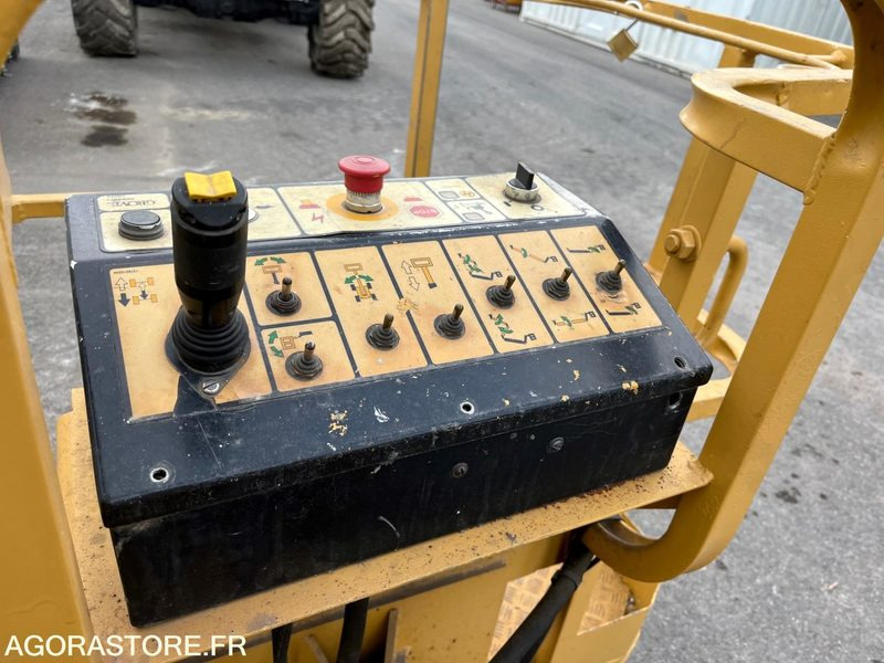 NACELLE ÉLÉVATRICE GROVE AMZ 51 E - 1996 - 1670heures - Aerial platform: picture 2 NACELLE ÉLÉVATRICE GROVE AMZ 51 E - 1996 - 1670heures - Aerial platform: picture 2