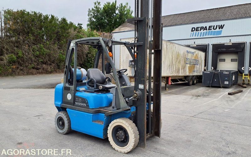 Nissan 2682 heures Triplex UD02A25PQ - 3F550 - LPG forklift: picture 3 Nissan 2682 heures Triplex UD02A25PQ - 3F550 - LPG forklift: picture 3
