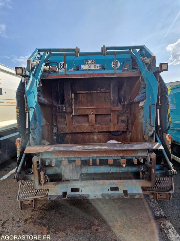 PORTEUR BOM 26T VOLVO GEESINK- 121117 KM - 2014 (4004) - Garbage truck: picture 3 PORTEUR BOM 26T VOLVO GEESINK- 121117 KM - 2014 (4004) - Garbage truck: picture 3