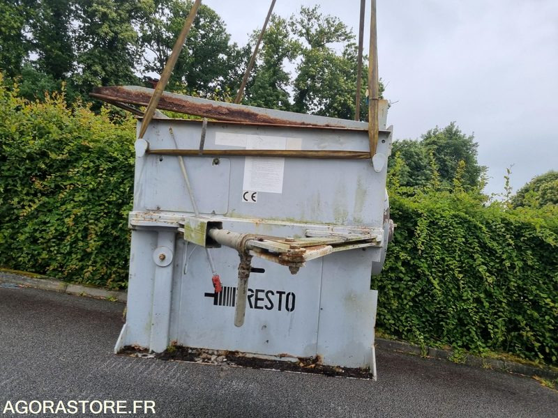 PRESSE A CARTON A VIS PRESTO SPN15 30 m3 - 2009 - Tool/ Equipment: picture 2 PRESSE A CARTON A VIS PRESTO SPN15 30 m3 - 2009 - Tool/ Equipment: picture 2
