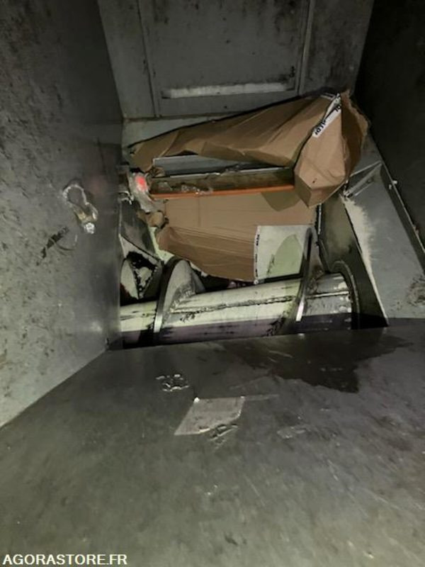 PRESSE A CARTON A VIS PRESTO SPN15 30 m3 - 2009 - Tool/ Equipment: picture 4 PRESSE A CARTON A VIS PRESTO SPN15 30 m3 - 2009 - Tool/ Equipment: picture 4