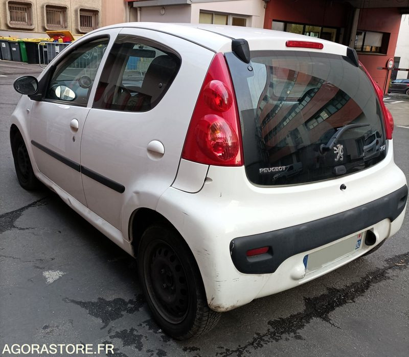 Peugeot 107 automatique - lot 167 - Car: picture 3 Peugeot 107 automatique - lot 167 - Car: picture 3