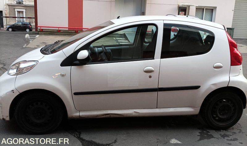 Peugeot 107 automatique - lot 167 - Car: picture 2 Peugeot 107 automatique - lot 167 - Car: picture 2