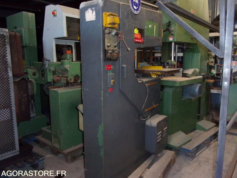 RARE SCIE a ruban verticale a métaux ULTRA - Metalworking machinery: picture 3 RARE SCIE a ruban verticale a métaux ULTRA - Metalworking machinery: picture 3